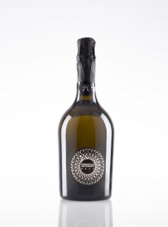 Fotografo,bottiglie,vetro,vino,rum, whisky,amari,grappa,cognac.